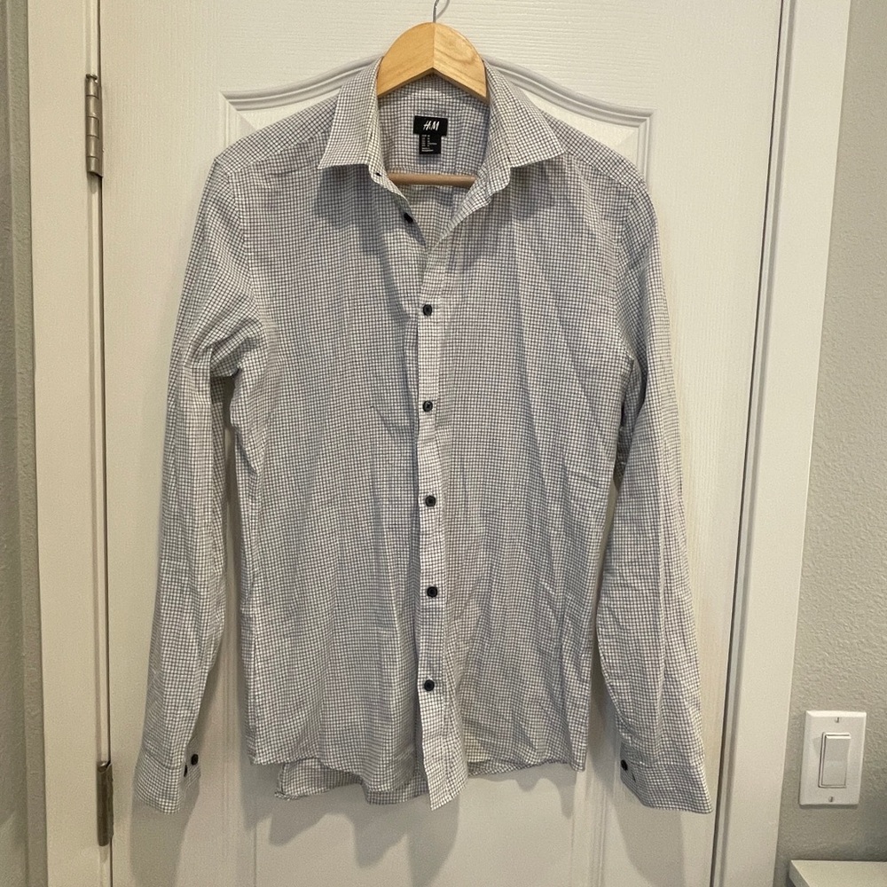 H&M slim fit shirt
Medium with White with black checkered lines